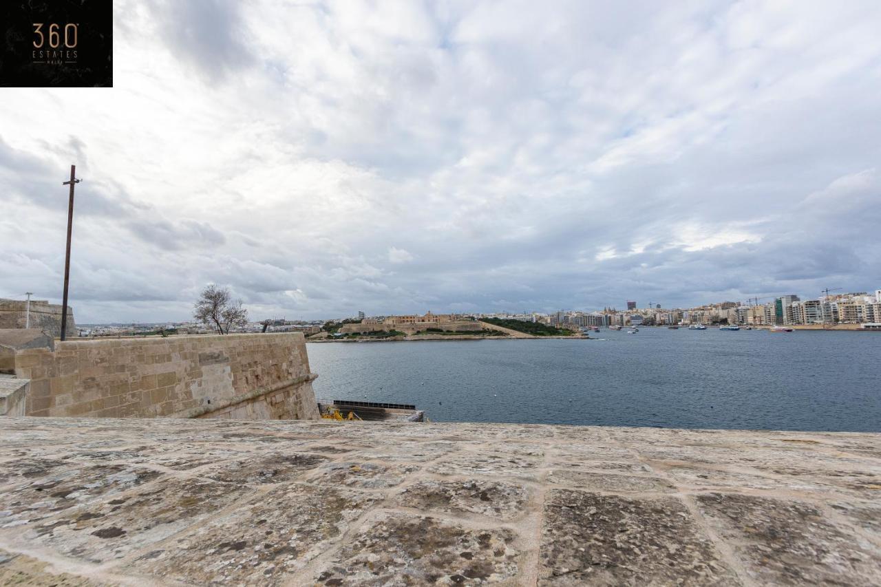 Seafront - Top Location, Top Floor With Wifi & Ac By 360 Estates Валетта Экстерьер фото